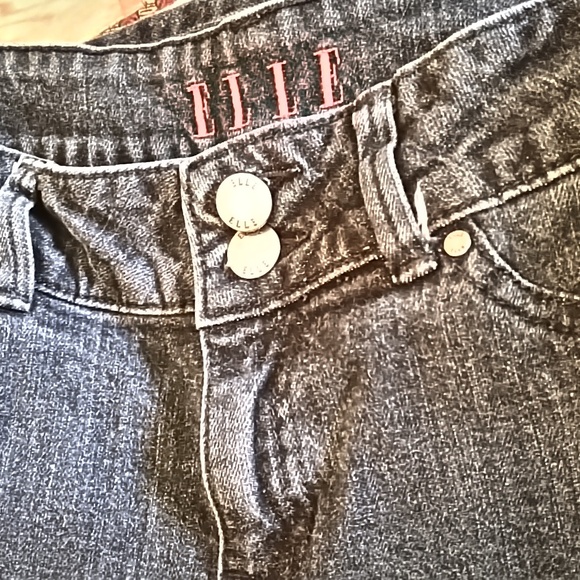 Women's like new Elle dark blue mid rise jeans size 6 Regular.  Back to school! - Picture 4 of 5